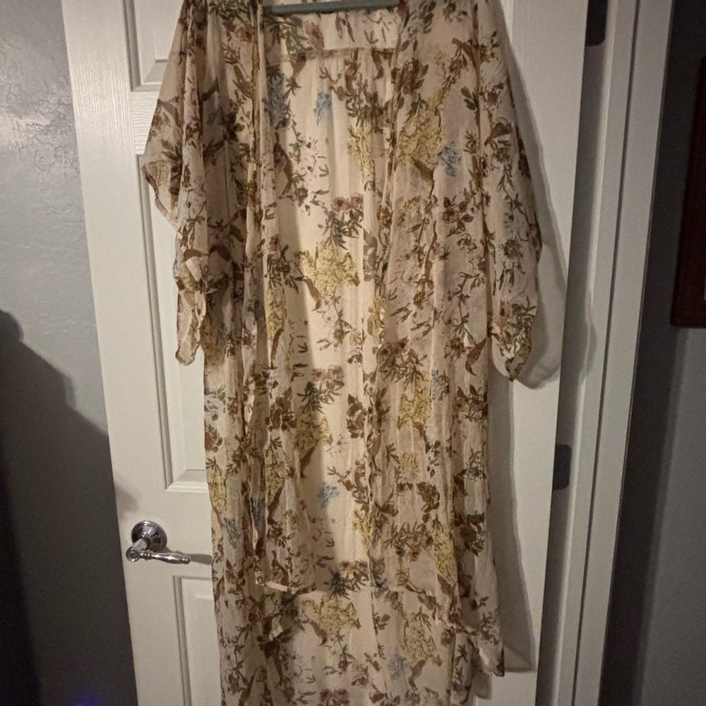 Band of Gypsies Floral Sheer Kimono Top in Beige floral